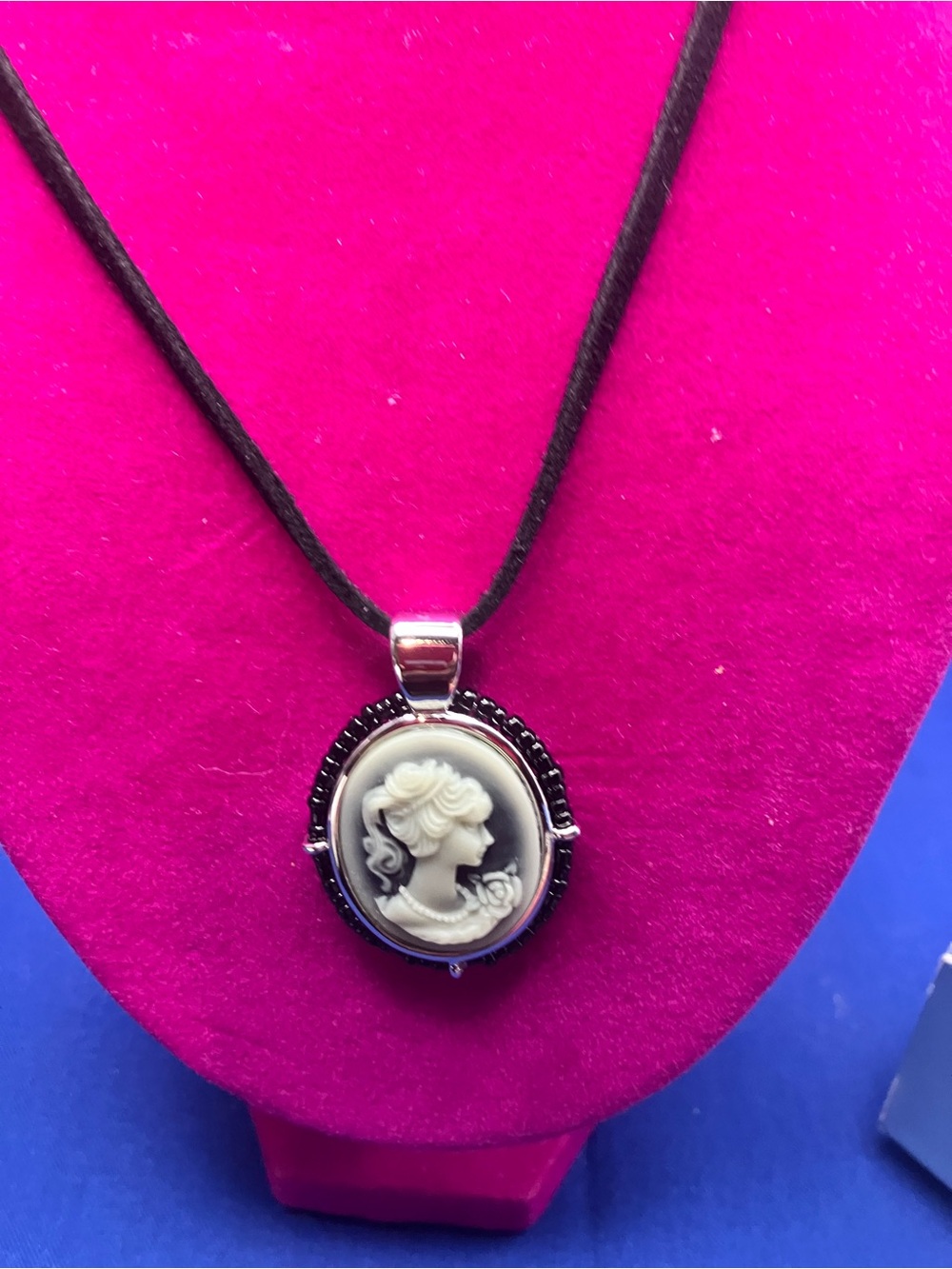 Lia Sophia Vintage-Style Black and Cream Cameo Pendant Necklace